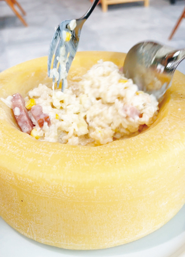 ピエモンテ名物トリュフチーズリゾット②（VANSAN）